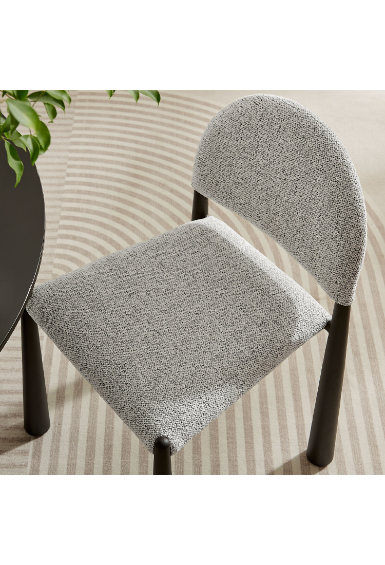 Chaise de salle à manger en tissu Alura, noir camel